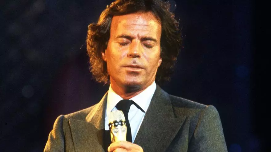 Un conocido actor carga contra Julio Iglesias tras las denuncias por presuntos abusos sexuales: "Ha cruzado líneas"