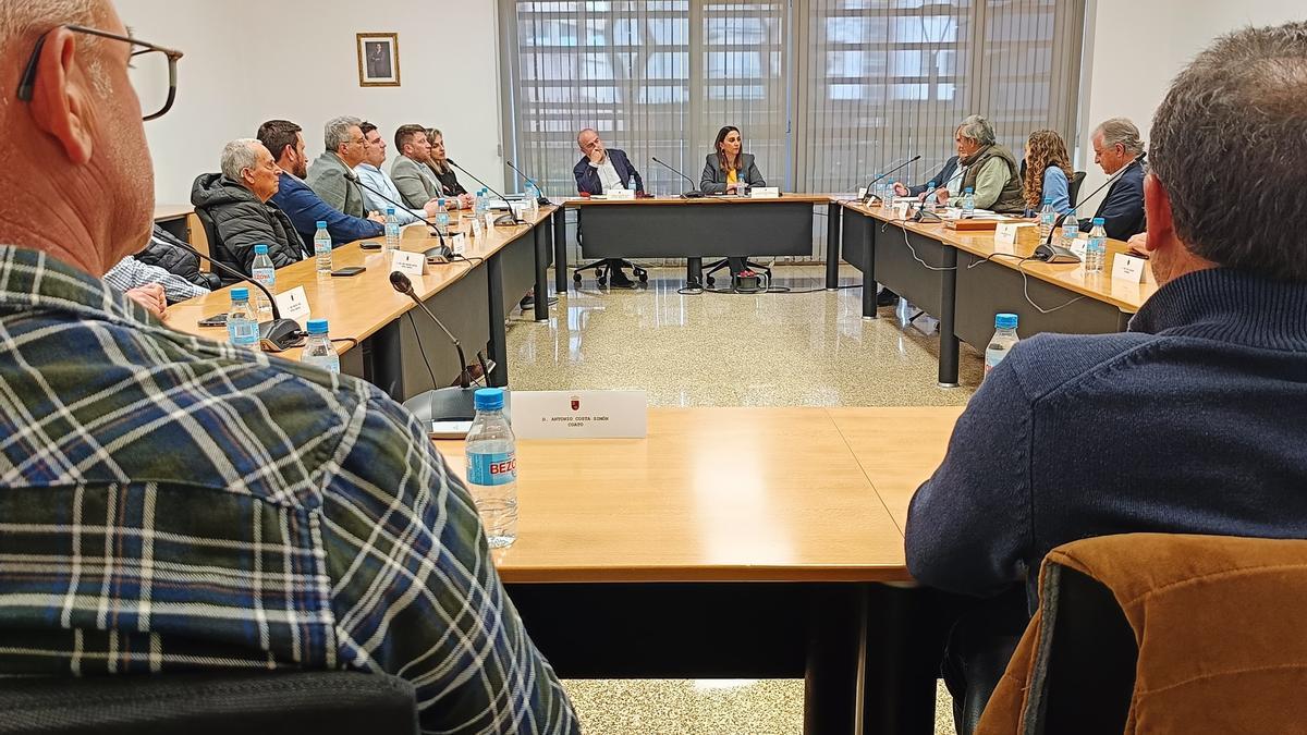 Reunión de la consejera Sara Rubira con la representantes de Fecoam para analizar la situación del sector de los frutos secos.