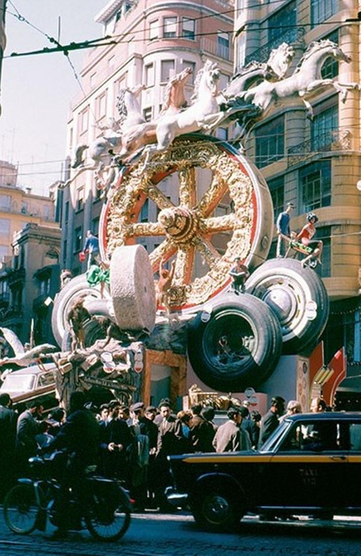 Una curiosa falla Caudillo-San Vicente 1966, pagada por los taxistas, que se plantó fuera de concurso.