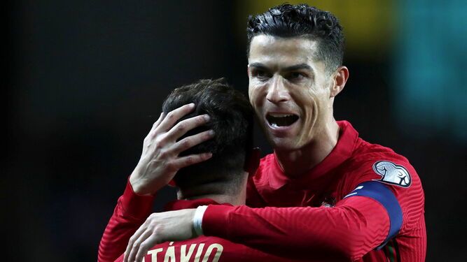 Cristiano Ronaldo celebra el pase de Portugal ante Turquía