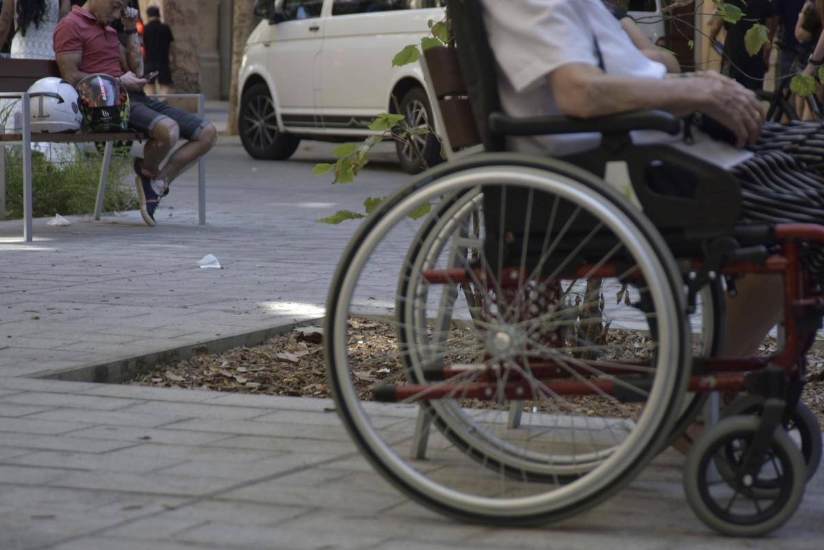 Sis anys de presó per a un futbolista que va deixar un altre en cadira de rodes per una agressió en una lliga de veterans Sis anys de presó per a un futbolista que va deixar un altre en cadira de rodes per una agressió en una lliga de veterans