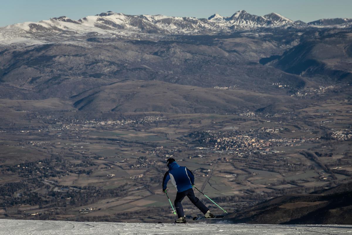 El aumento de las temperaturas significa que la gran mayoría de las estaciones de esquí del mundo ya dependen de la nieve artificial para aumentar la capa de nieve y prolongar la temporada, pero una racha récord de clima templado a fines de diciembre significa que incluso la nieve artificial ya no es posible en algunas áreas como en La Molina