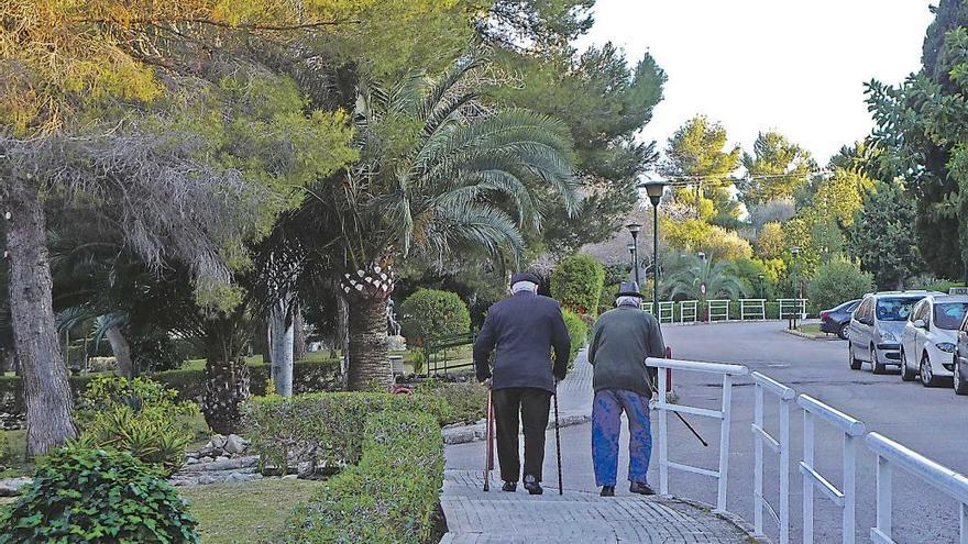 Ancianos en la residencia de la Bonanova que, con 450 internos, es las más grande de España.