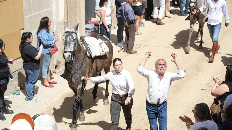 Video | Enfado entre los jinetes tras la suspensión de las carreras de Arroyo de la Luz