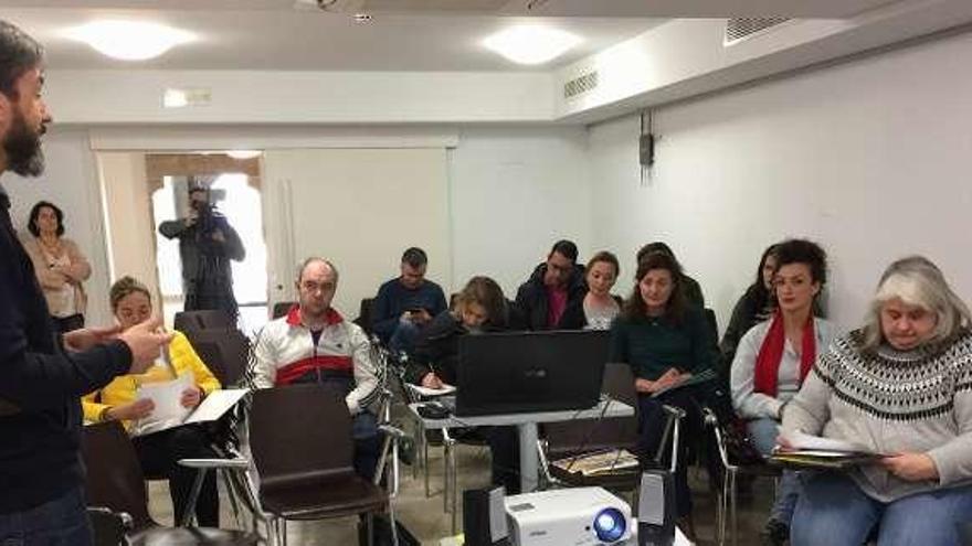 Eugenio Fernández, en su charla sobre internet en Villaviciosa.