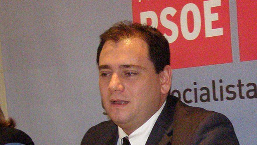 Denuncia. El edil socialista Daniel Pérez, durante su discurso.