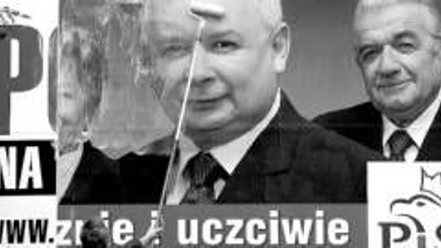 Polonia cierra la era Kaczynski y mira a Europa