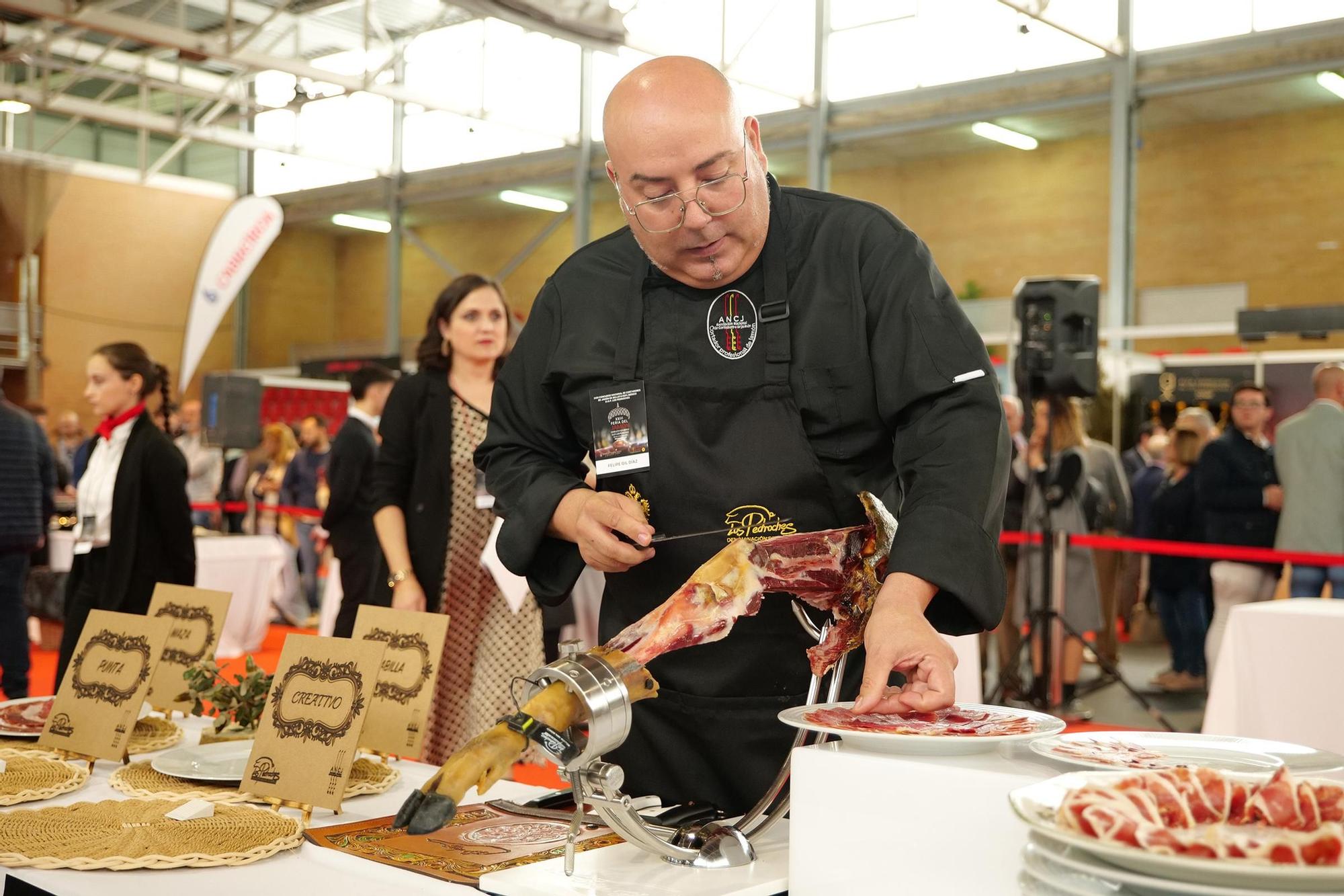 La última jornada de la Feria del Jamón de Villanueva de Córdoba, en imágenes