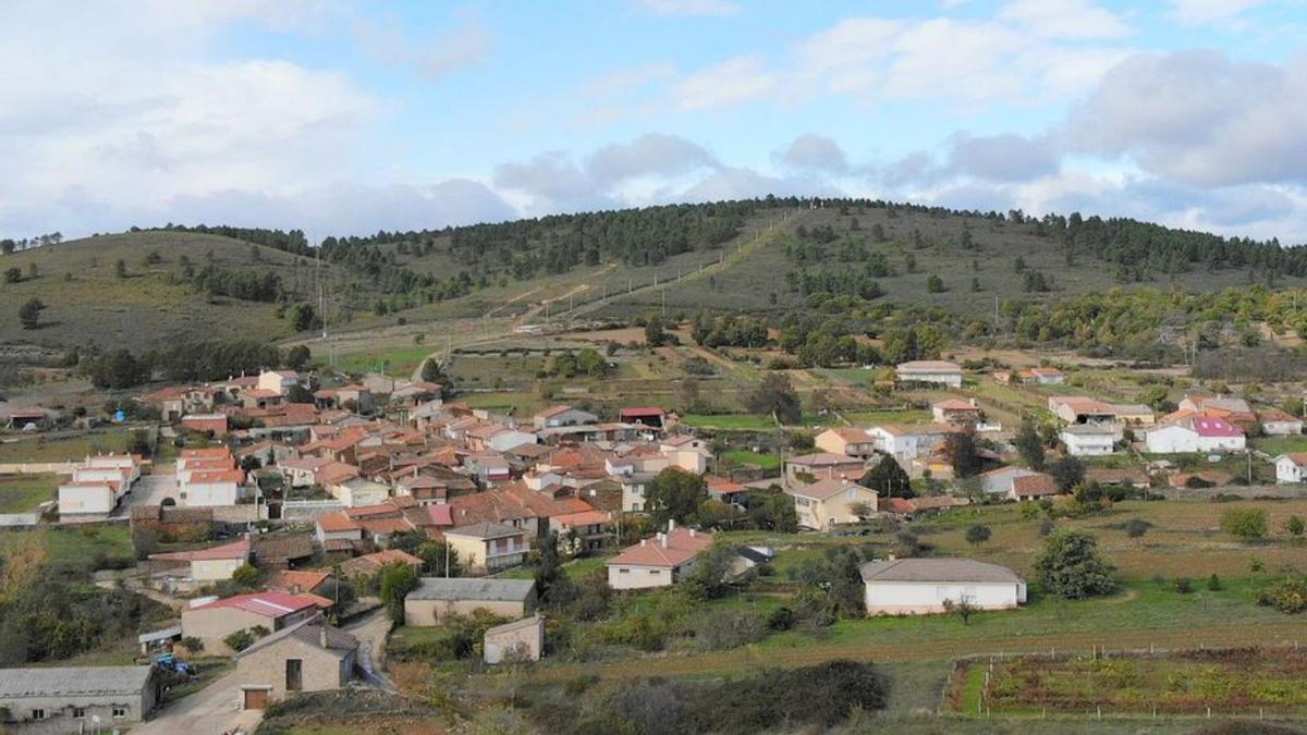 Vista aérea de Villarino tras la Sierra. | Ch. S.