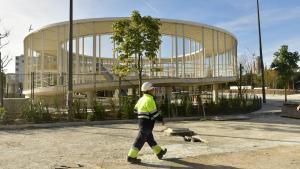 Obras en el parque de Glòries, en Barcelona.