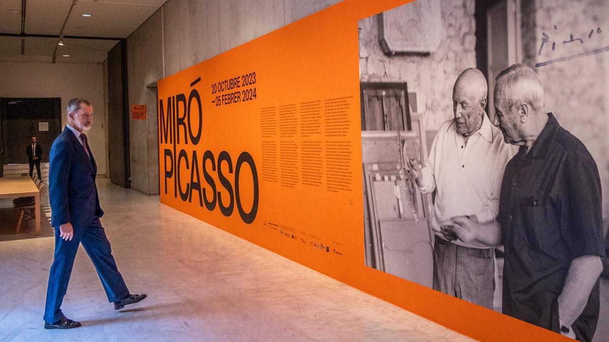 El Rey Felipe VI visita la exposición 'Miró-Picasso' en Barcelona