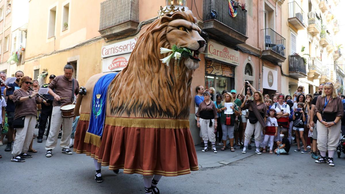 El León de Gràcia, otra de las figuras festivas del distrito