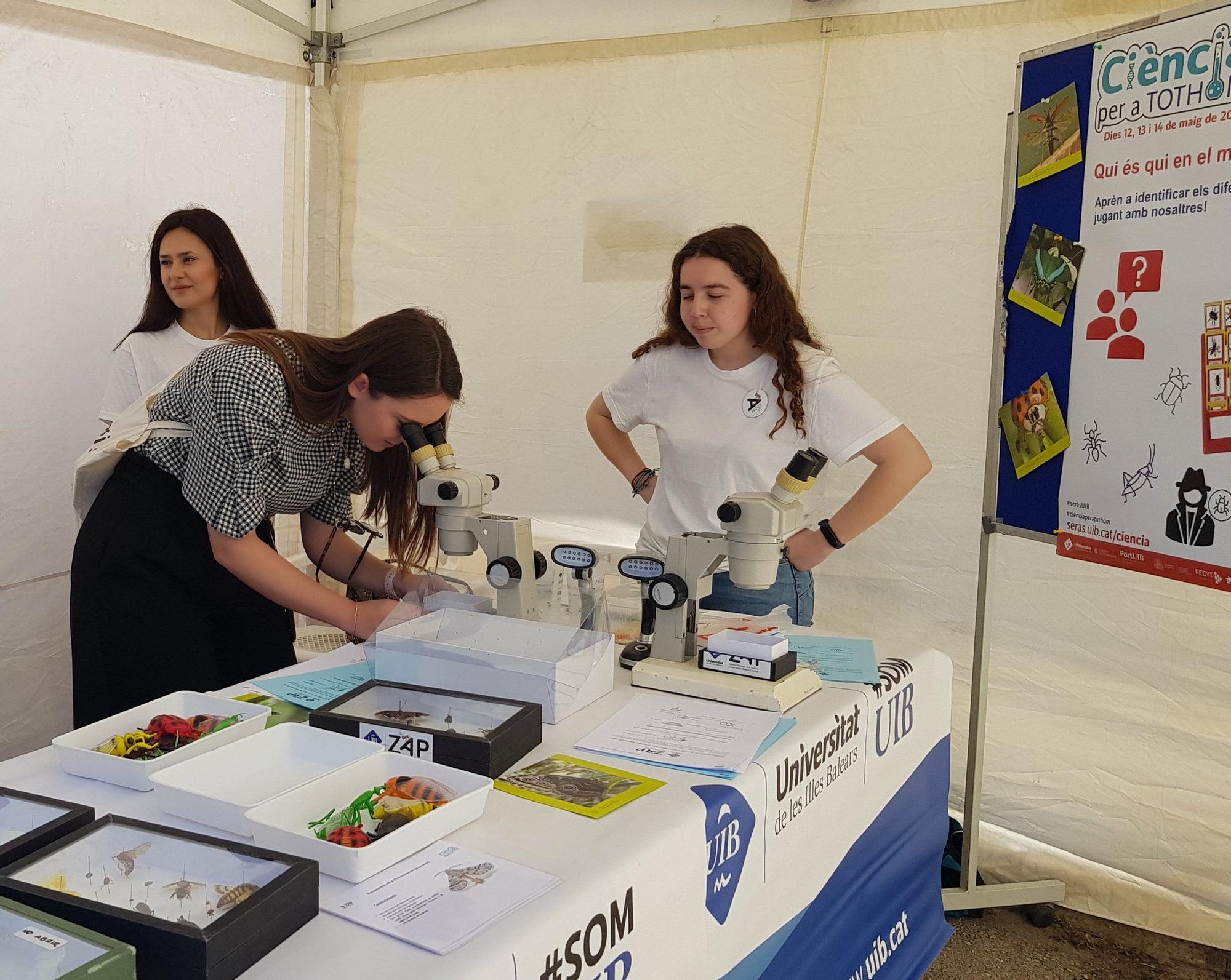 Las fotos de la mayor feria de divulgación científica de Baleares, que hoy ha inaugurado la UIB