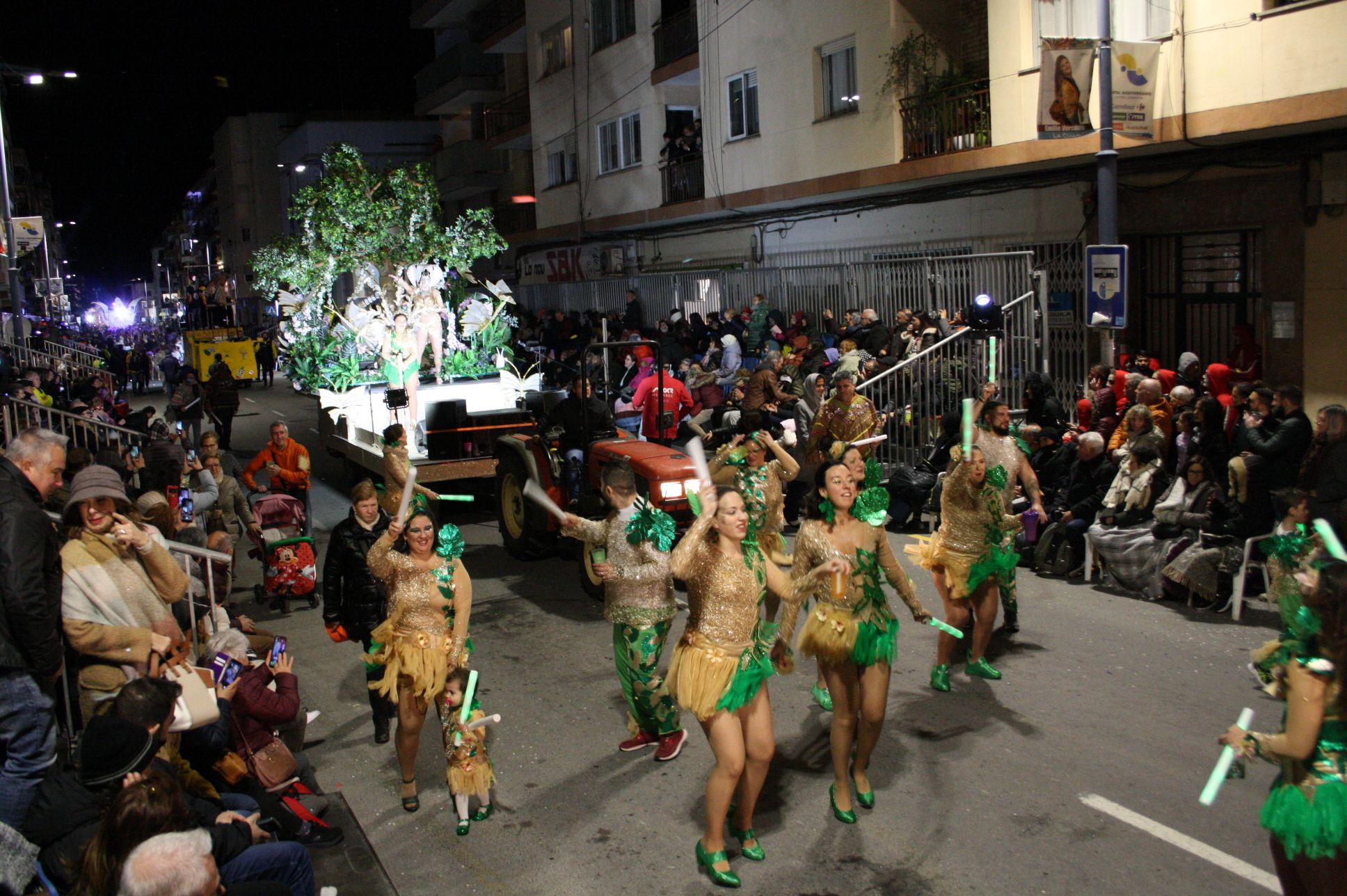 Macrogalería de fotos del primer gran desfile del Carnaval de Vinaròs