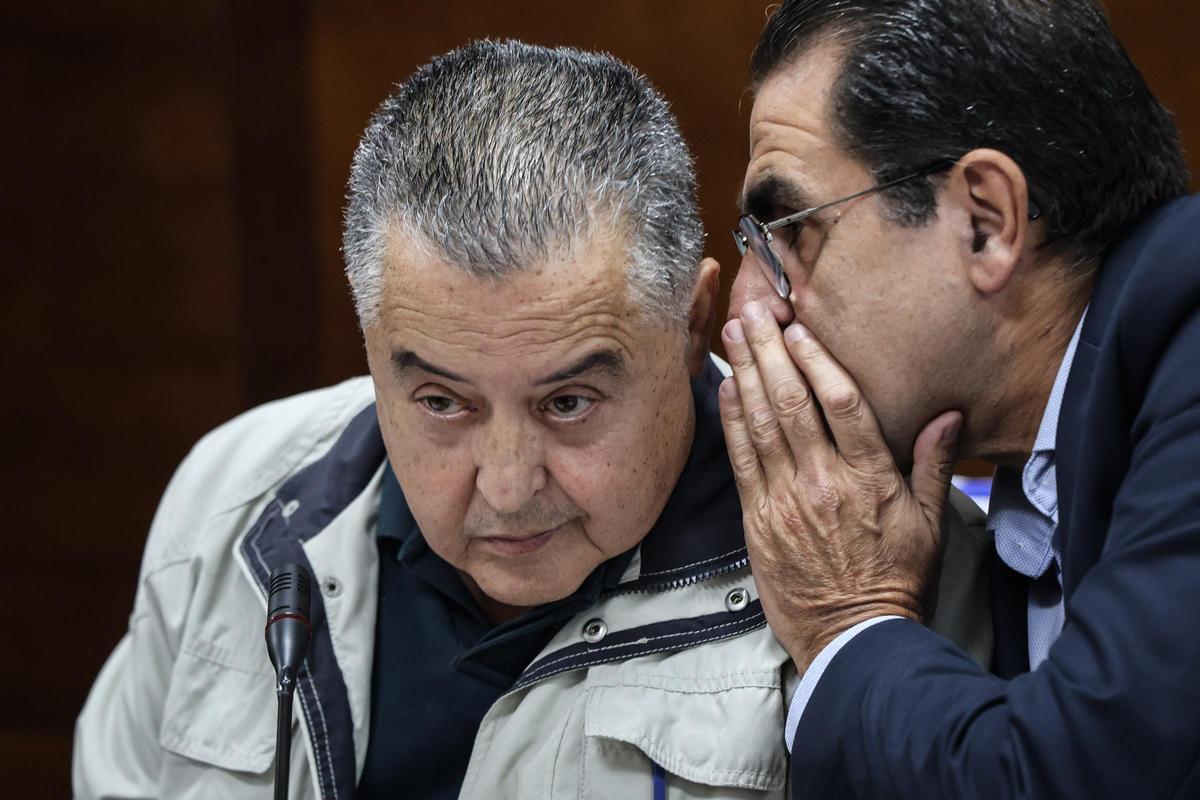 Javier Pérez (izquierda) en un pleno de Callosa de Segura