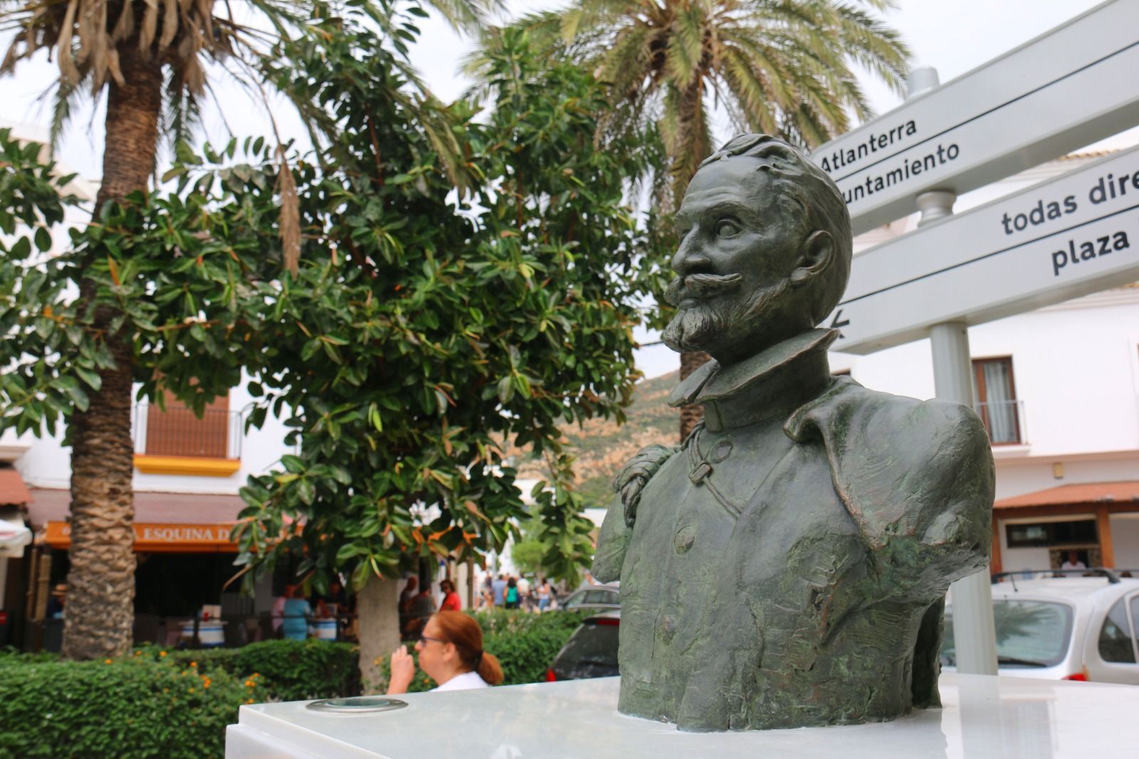 Un busto de Miguel de Cervantes conmemora la conexión de Zahara de los Atunes con el escritor