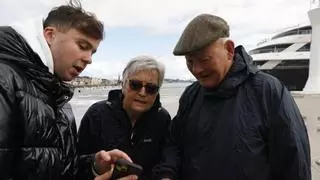 Los cruceristas del último megayate de lujo que ha pisado Asturias conquistan Avilés: "Tenemos muchas ganas de conocer la ciudad"
