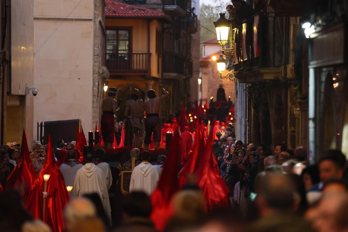 EN IMÁGENES: La multitudinaria prcesión de San Pedro en Avilés