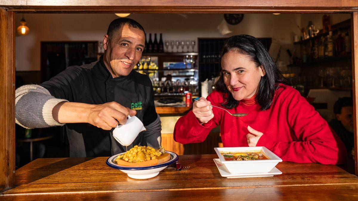 Souhail Basli y Marta Baldó, en la ventana del restaurante Petit Montjuïc.