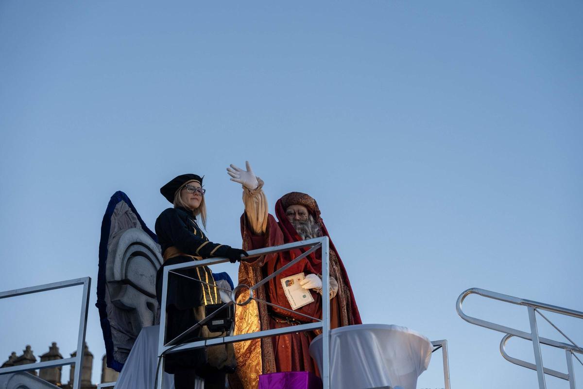 Fotogalería | Así fue el paso de los Reyes Magos por Badajoz
