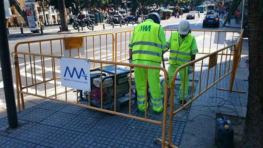 Unos operarios haciendo trabajos de catas hace unos días.