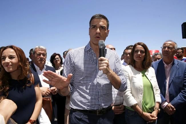 Delia Padrón Acto de los candidatos del PSOE al congreso y senado con la participación del candidato a la presidencia del gobierno Pedro Sánchez. , puerto de la cruz