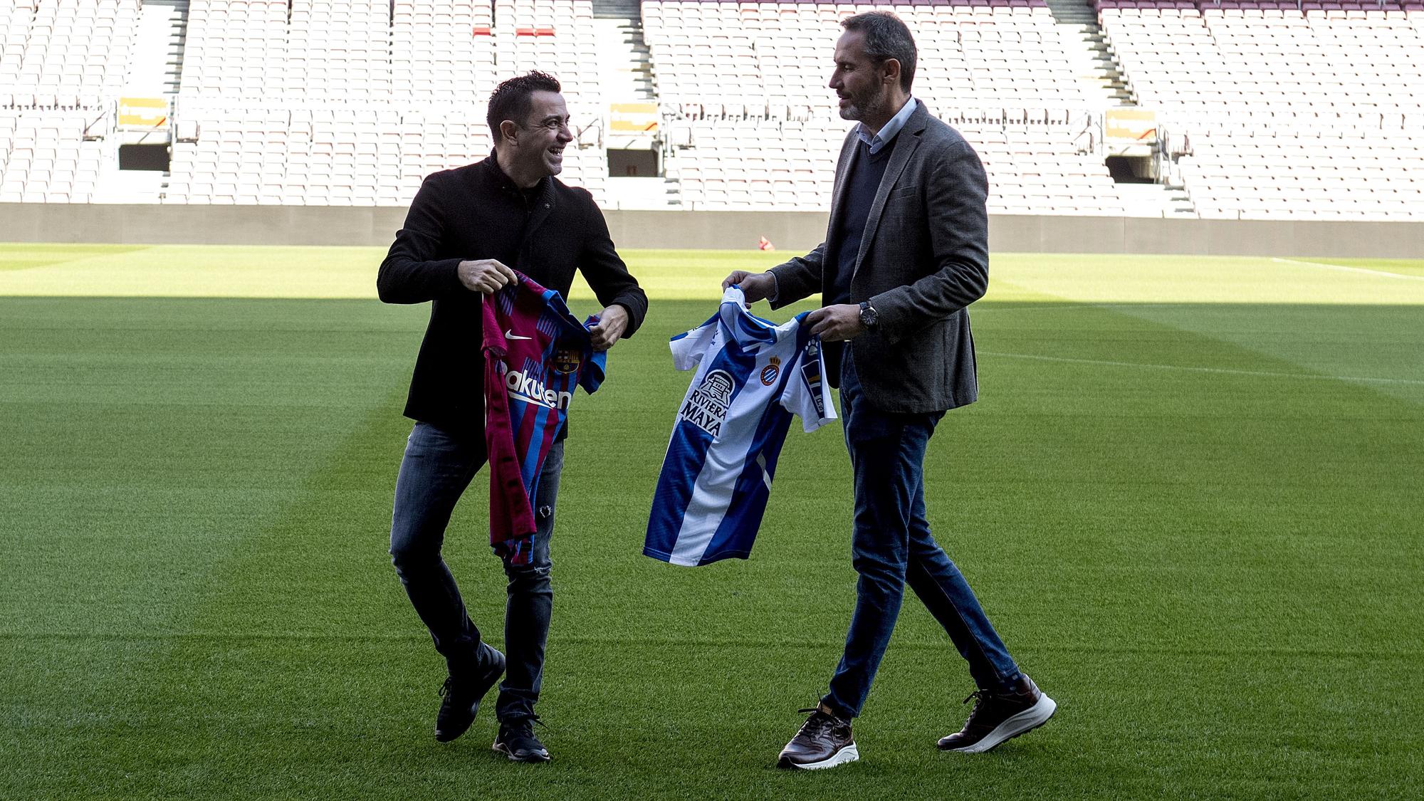 Encuentro sobre el Camp Nou de los entrenadores del Barça , Xavi Hernández  y del Espanyol, Vicente Moreno, previo al partido de liga de mañana