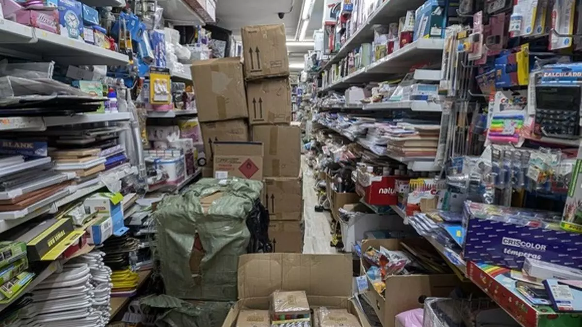 La Policía Local de Santa Coloma y la Guardia Civil confiscan más de 20.000 mecheros falsificados
