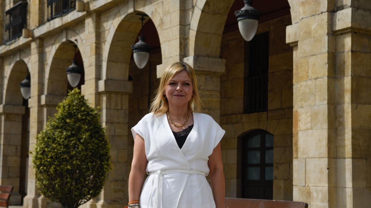 Arancha Martínez Riola, portavoz de Vox, en la plaza de España.