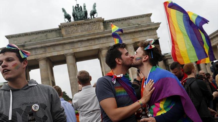 Alemania oficializa sus primeros matrimonios entre homosexuales