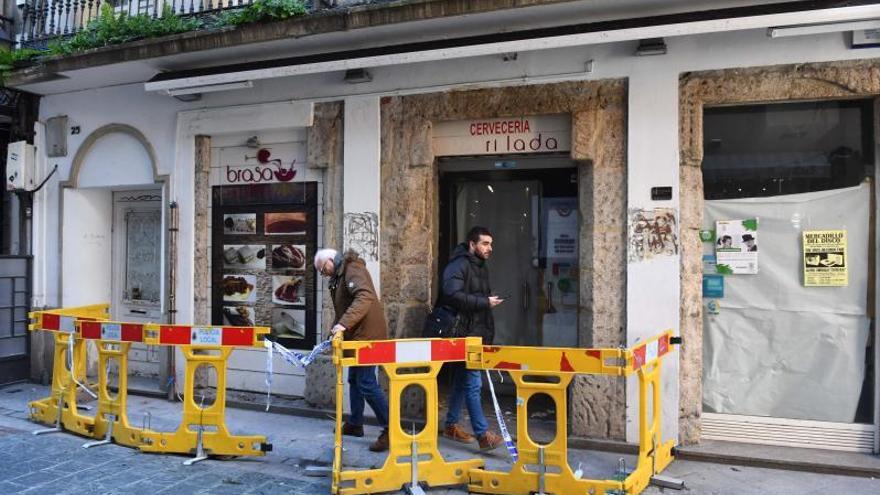 Local de la calle Olmos en el que están los murales. |   // VÍCTOR ECHAVE