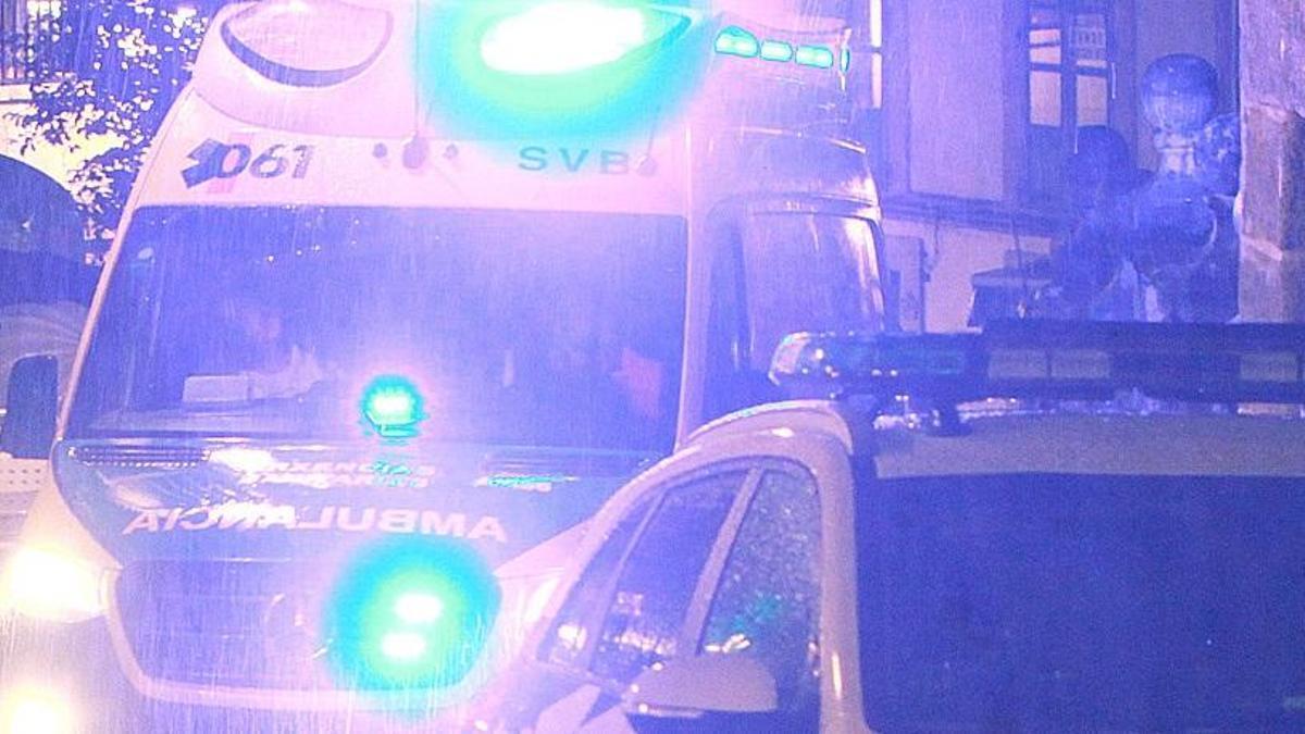 Despliegue de Policía Local y 061 en una noche de ocio en Ourense.