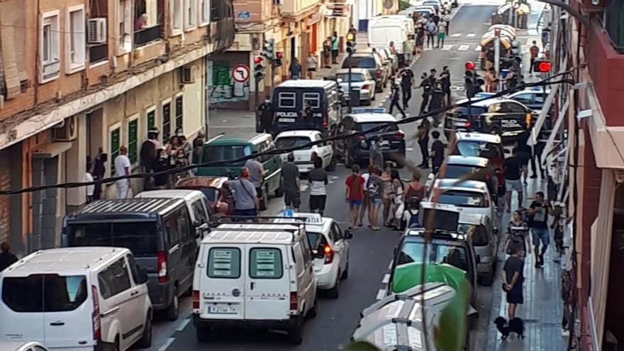 Policia Nacional i ambulàncies en la baralla multitudinària a Orriols