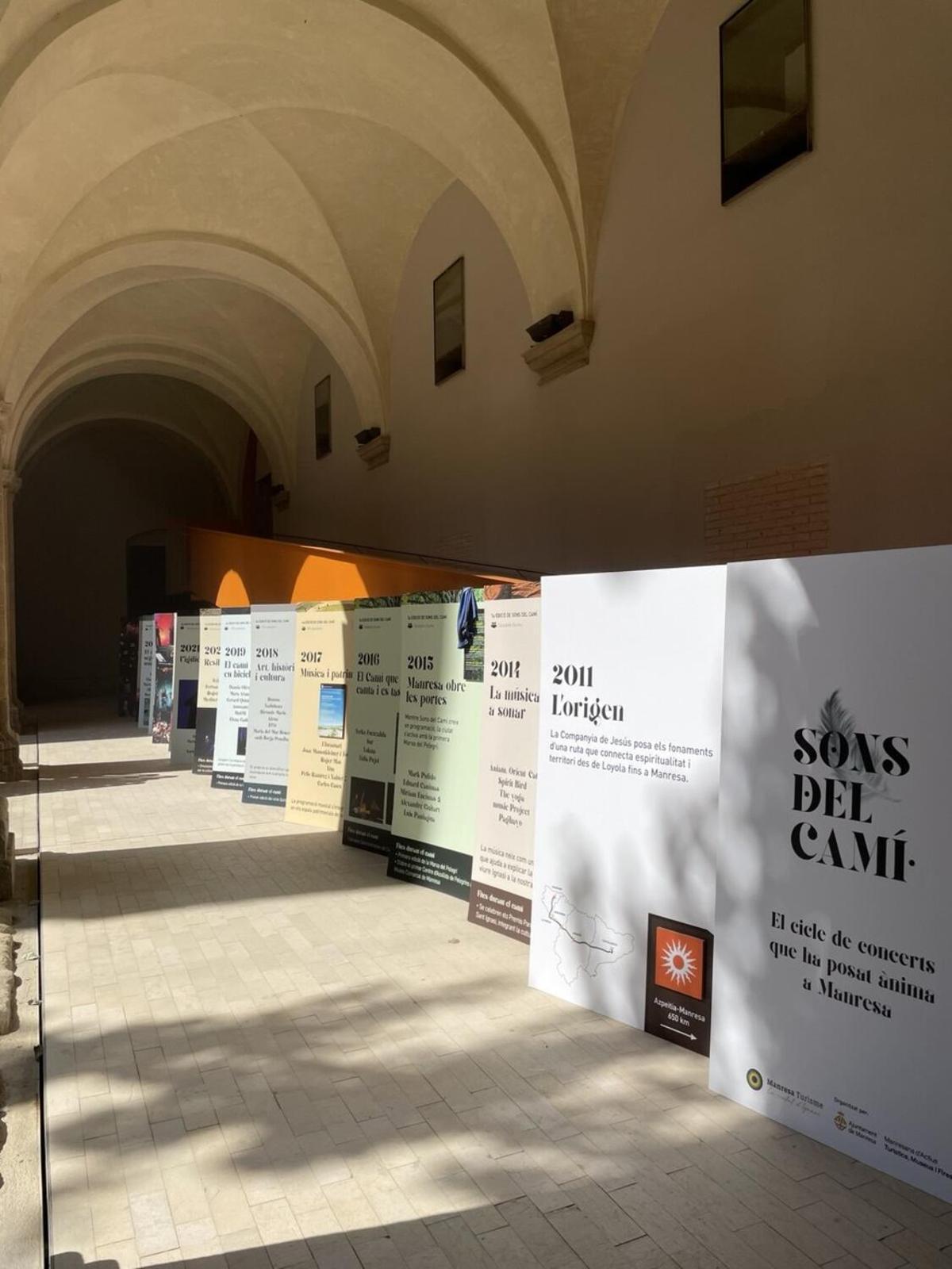 L'exposició sobre Sons del Camí es pot visitar al claustre del Museu de Manresa