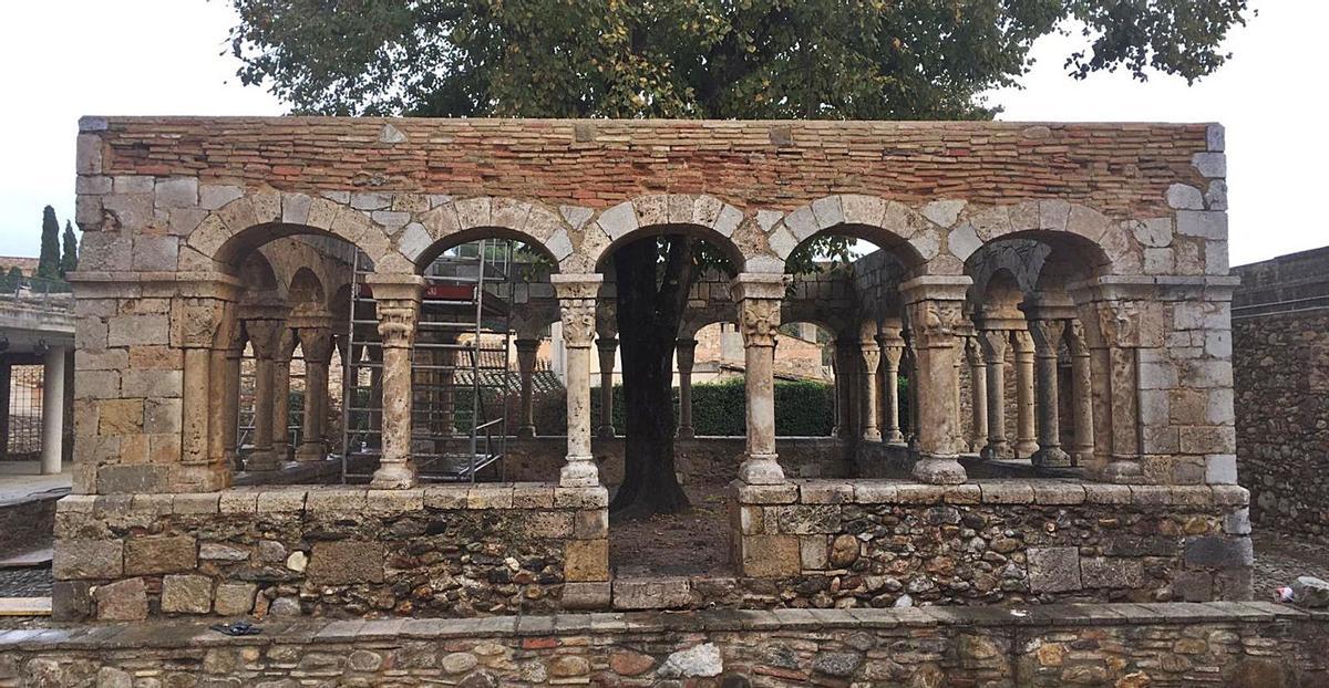 Aspecte que tenia el Claustre, abans de la seva restauració | 4 RESTAURA