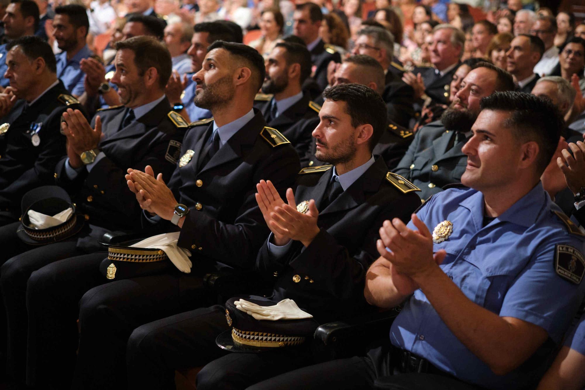 Día de la Policía, con homenajes a agentes y vecinos de Santa Cruz