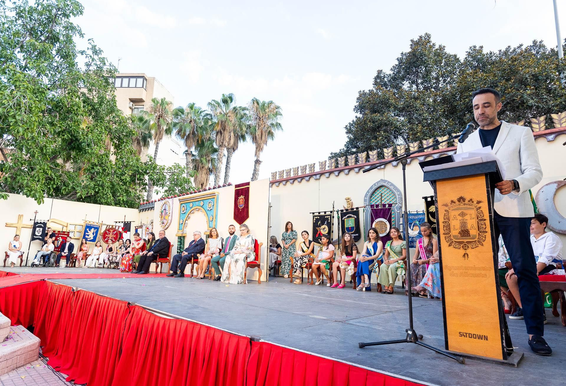 Los Moros y Cristianos de San Blas arrancan con la presentación de cargos y el Pregón
