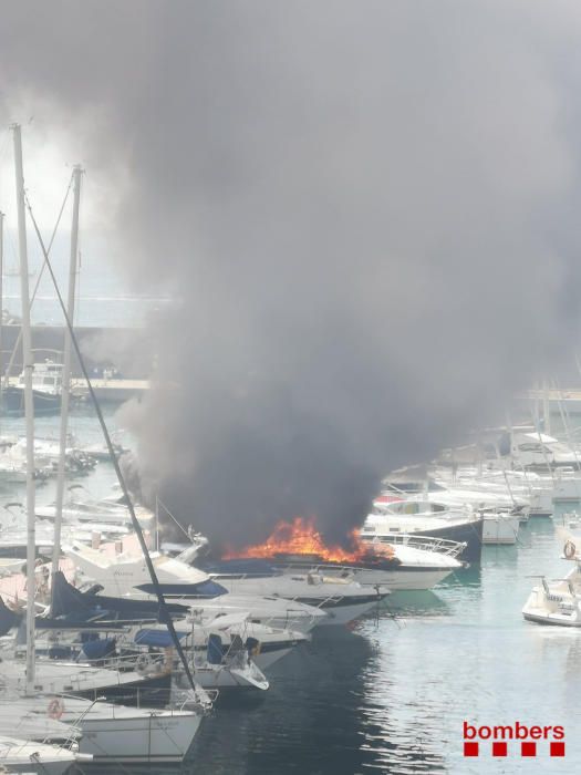 Incendi al port marina de Palamós