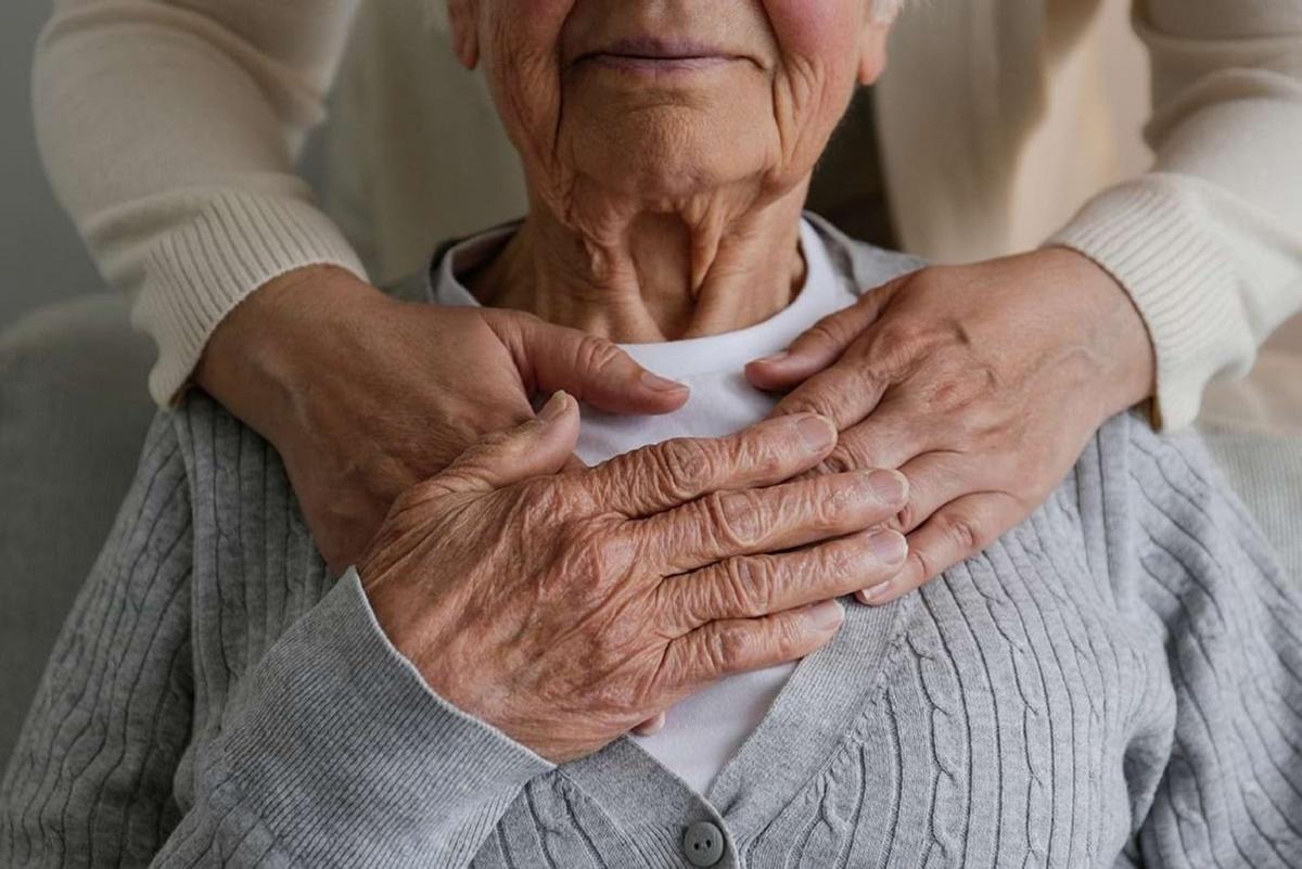 Voluntad Vital Anticipada. Andaluces viven la «odisea» de pedir cita para realizar su testamento vital.