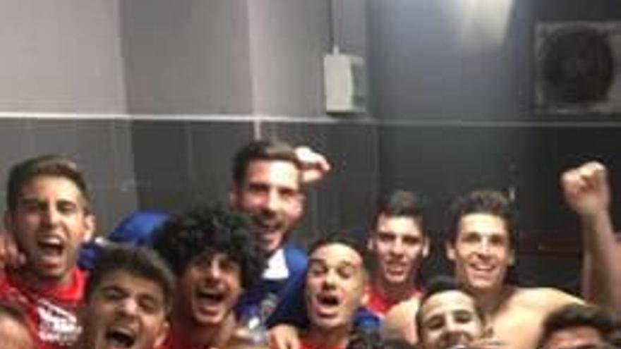Selfie del equipo en el Rico Pérez.