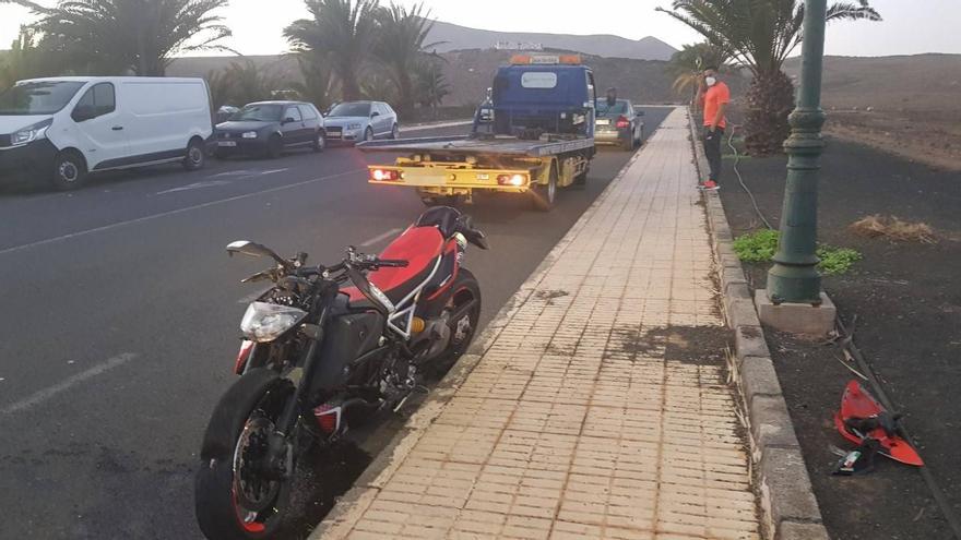 Un motorista muere en una colisión con un coche en Costa Teguise