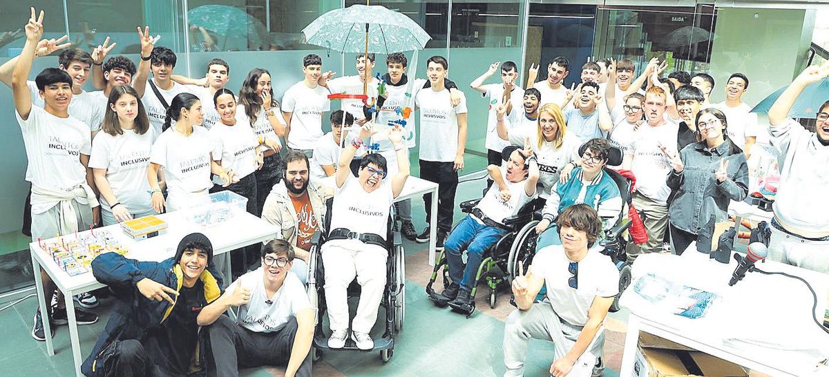 Jóvenes inventores y usuarios de Aspace que probarán sus soluciones tecnológicas. | Xoan Álvarez
