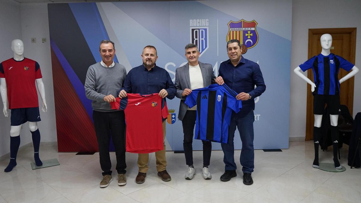 Fusión de los dos equipos de fútbol con el respaldo del alcalde Raga.
