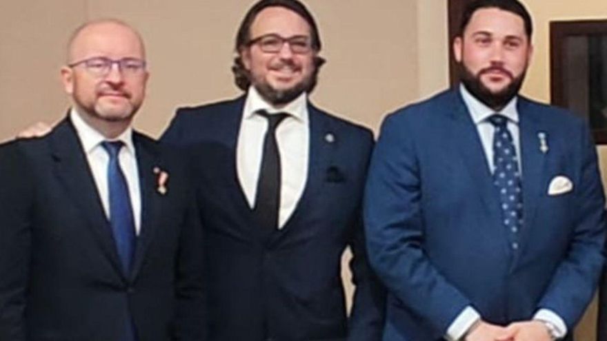 Por la izquierda, Juraj Tomaga, Francisco de Borbón y Alfredo Leonard. |