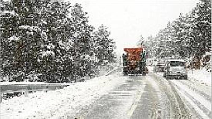 Una carretera nevada a la Cerdanya aquest hivern