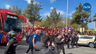 Recibimiento espectacular al Mallorca: la afición convierte Son Moix en una caldera