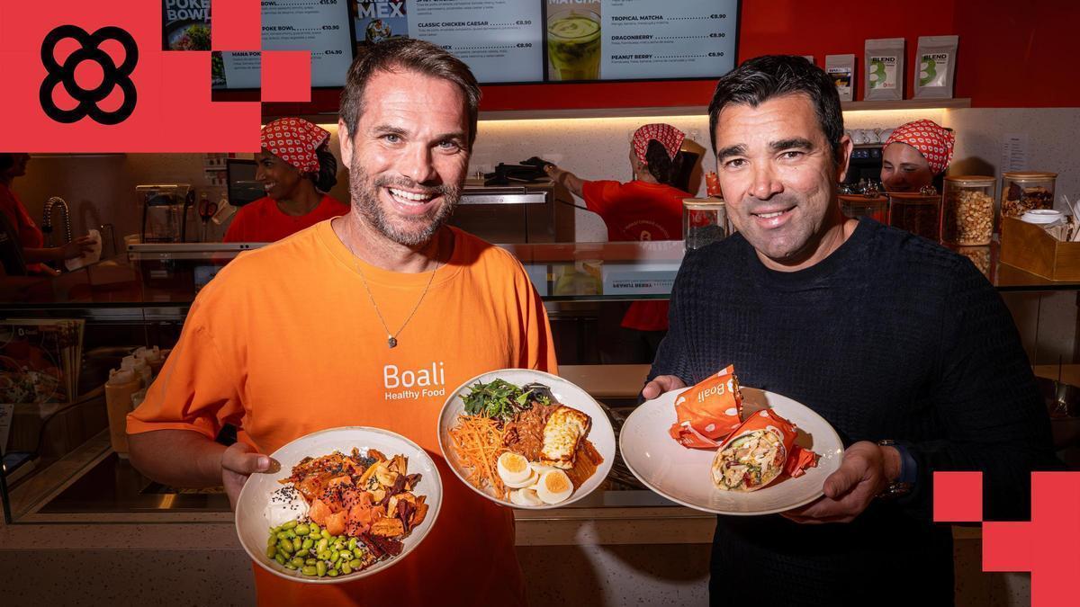 Deco (derecha), con Rodrigo Barros, fundador de Boali, este miércoles 20 de mayo en la inauguración del primer restaurante de la cadena en Barcelona.