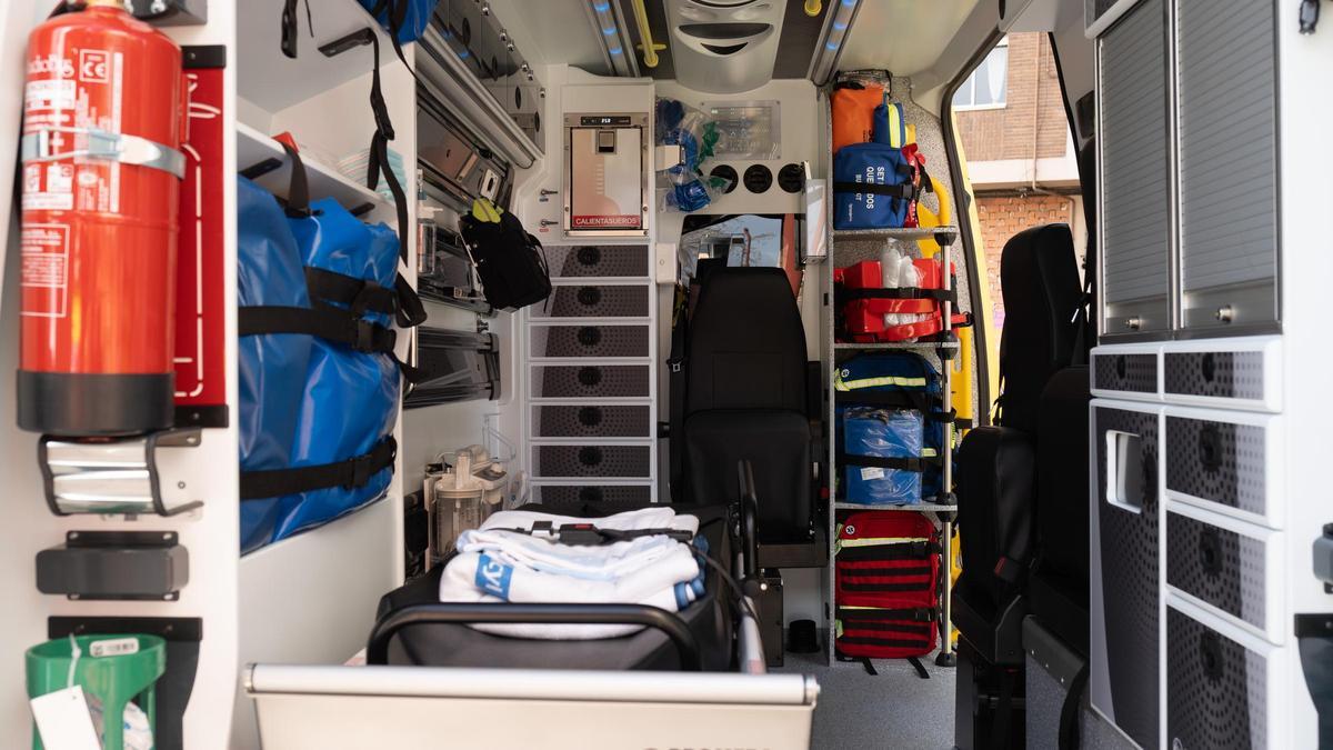 Interior de una ambulancia de emergencias de Zamora