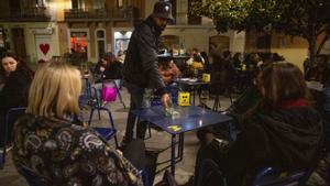 La justícia tomba retallar l’horari de les terrasses de la plaça del Sol