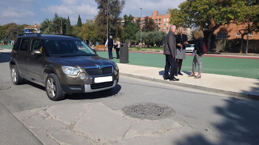 El PP exige el arreglo inmediato de la calle Orilla de la Vía